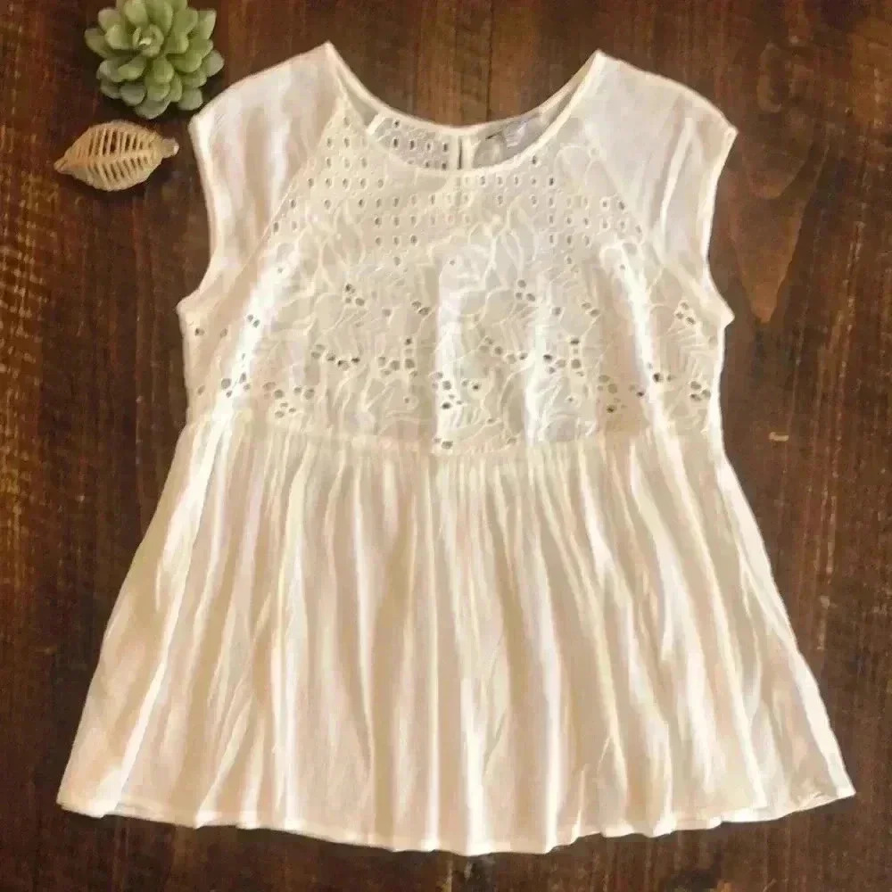 acemi | White Eyelet & Gauzy Longer Blouse